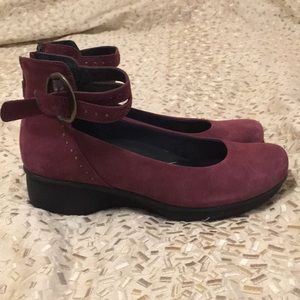 Like new Dansko suede purple shoes
